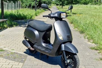 Skuter w stylu retro vespa. La Souris 50 4T 2017 rok