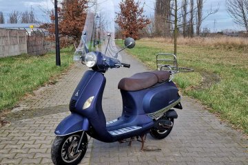 Skuter RETRO AGM TURBHO vespa 50 4T z szybą  dzielona kanapa