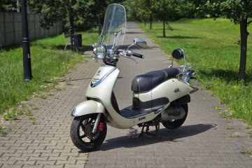 Skuter SYM ALLO 50 4t ( silnik peugeot) szeroki kierownik * szyba