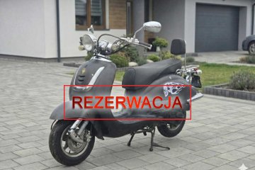Skuter klasyczny z szerokim kierownikiem AGM Grand Reto 50 4T