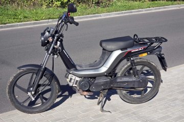 Motorower automat z rozrusznikiem  Rieju BYE BIKE 50 ( komarek romet )