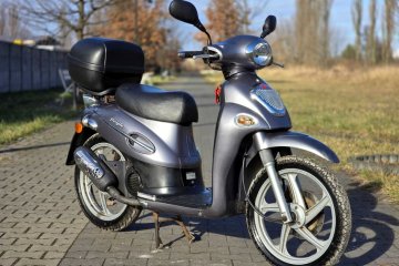 Skuter na dużych kołach 16"  KYMCO People 50 2T z kufrem